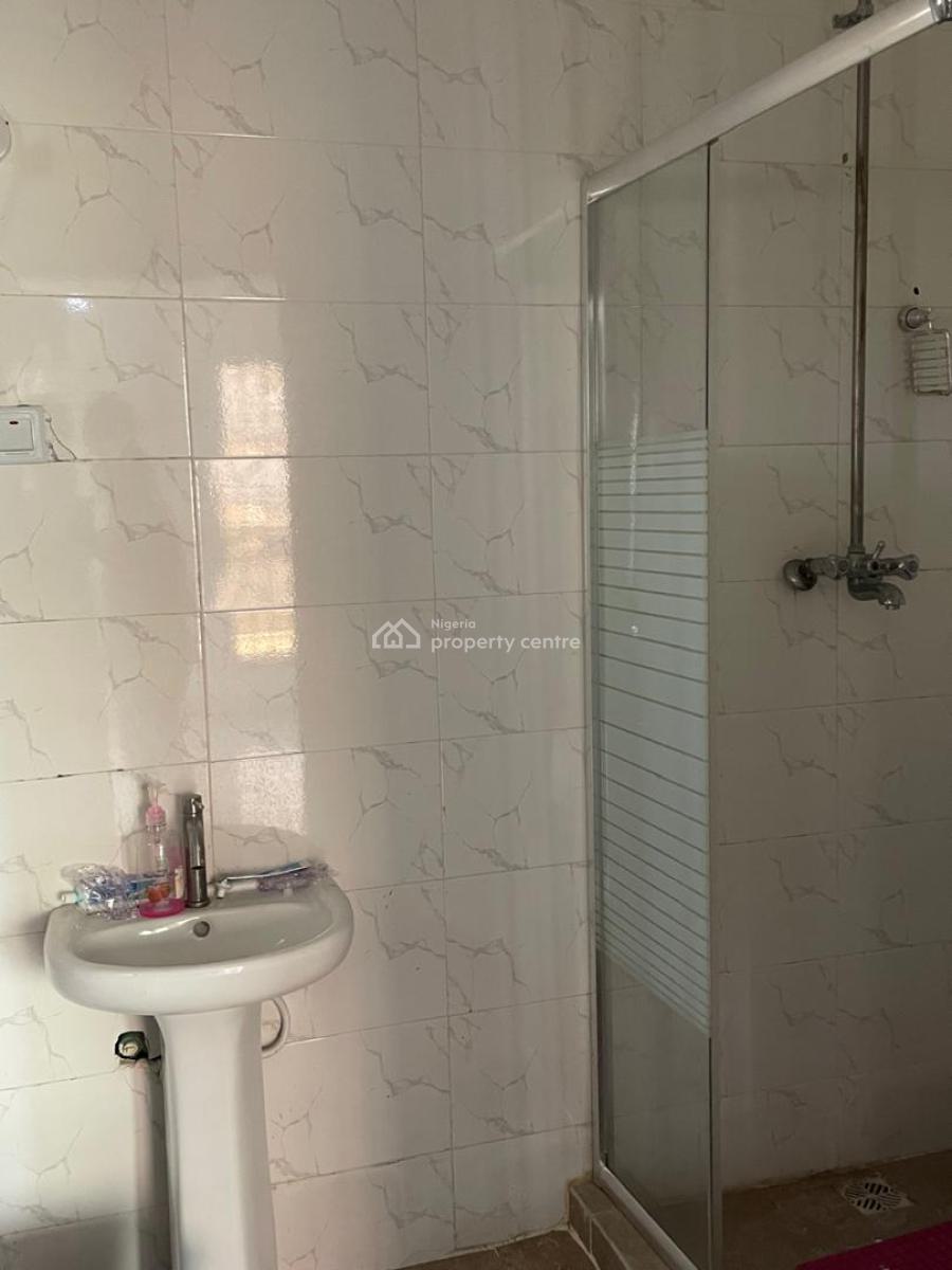 Specious 2 Bedrooms Flat, Chevron, Lekki, Lagos, Flat / Apartment for Sale