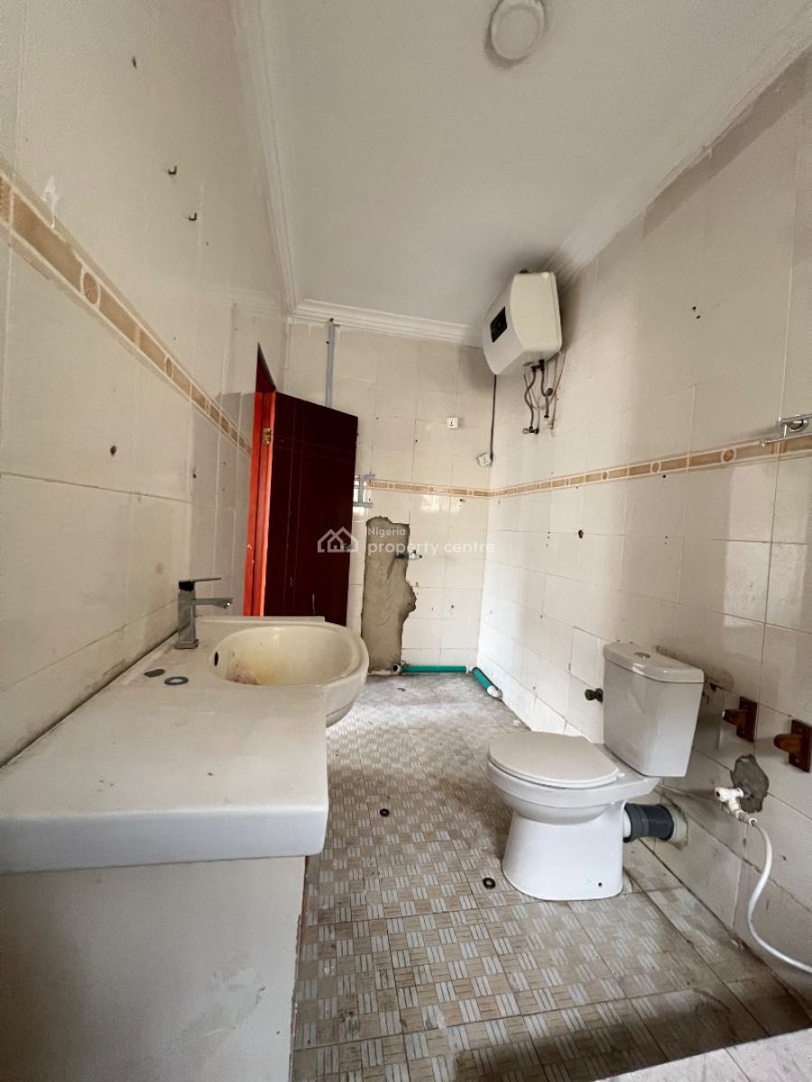 Spacious Master Bedroom, Chevron, Lekki, Lagos, Flat / Apartment for Rent