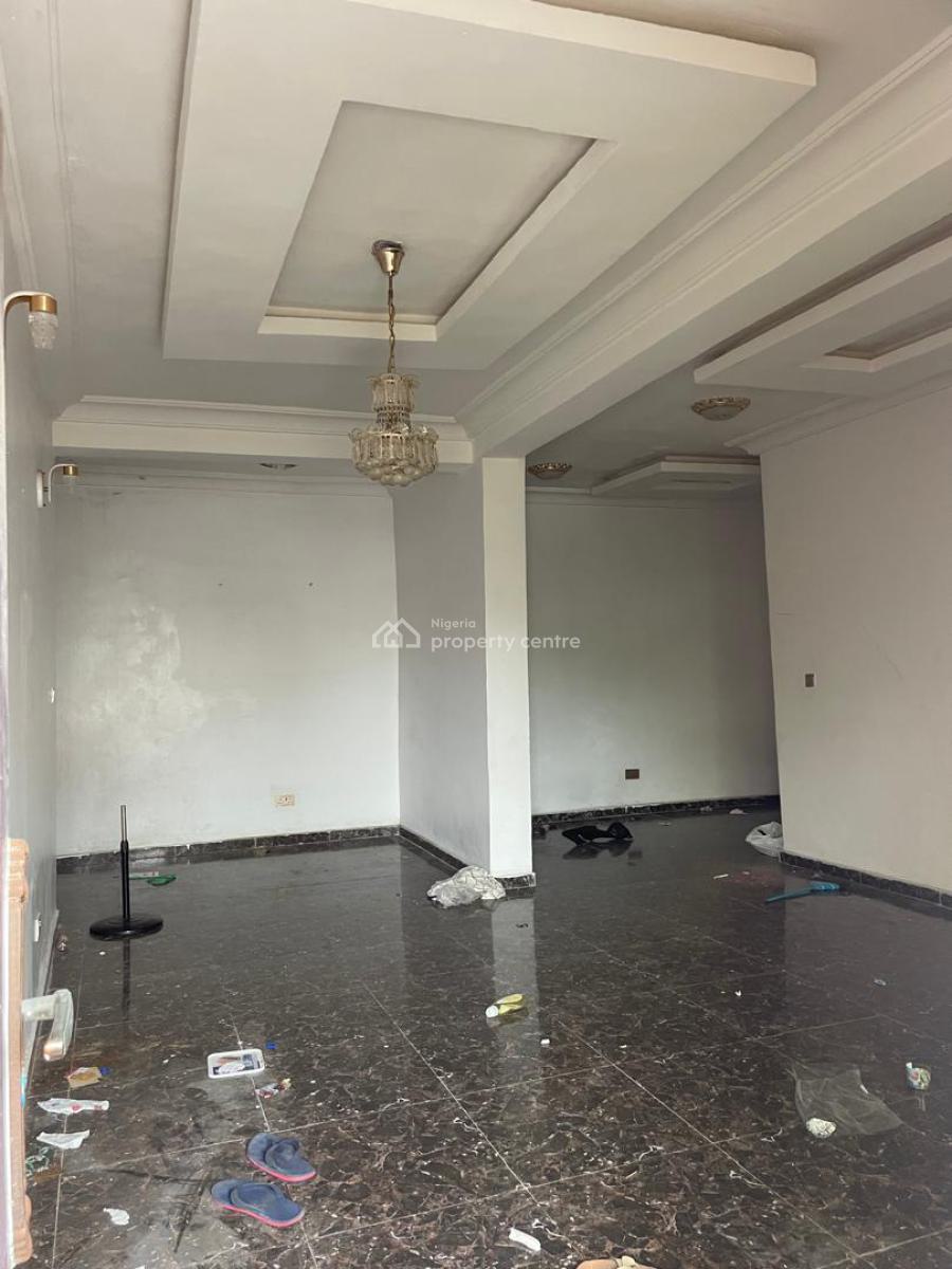 Distress 2 Bedroom Serviced Apartment, Paradise 3 Estate Chevron Drive, Lekki, Lagos, Flat / Apartment for Sale