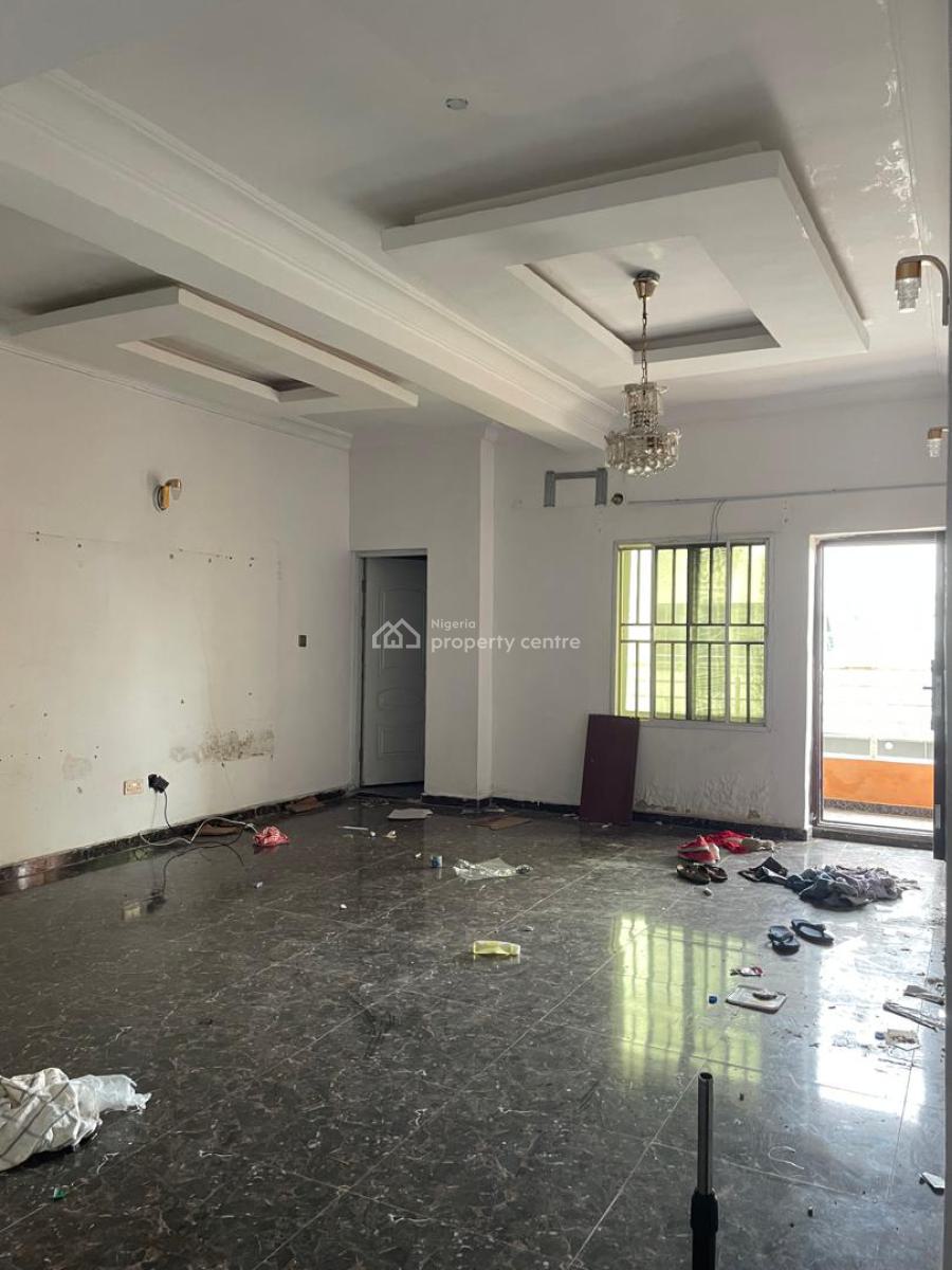 Distress 2 Bedroom Serviced Apartment, Paradise 3 Estate Chevron Drive, Lekki, Lagos, Flat / Apartment for Sale