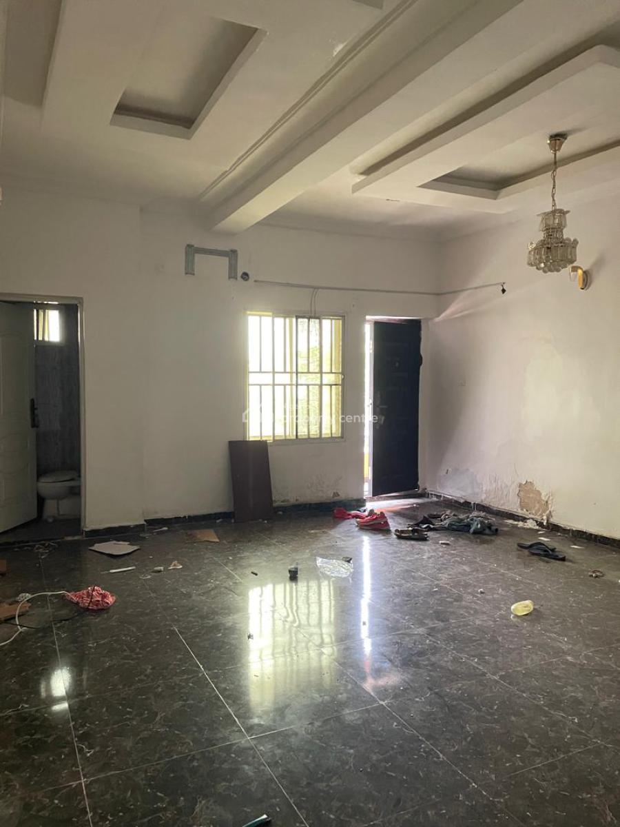 Distress 2 Bedroom Serviced Apartment, Paradise 3 Estate Chevron Drive, Lekki, Lagos, Flat / Apartment for Sale