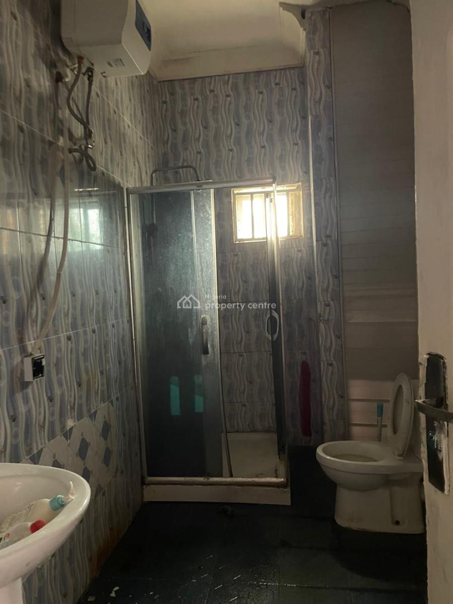 Distress 2 Bedroom Serviced Apartment, Paradise 3 Estate Chevron Drive, Lekki, Lagos, Flat / Apartment for Sale