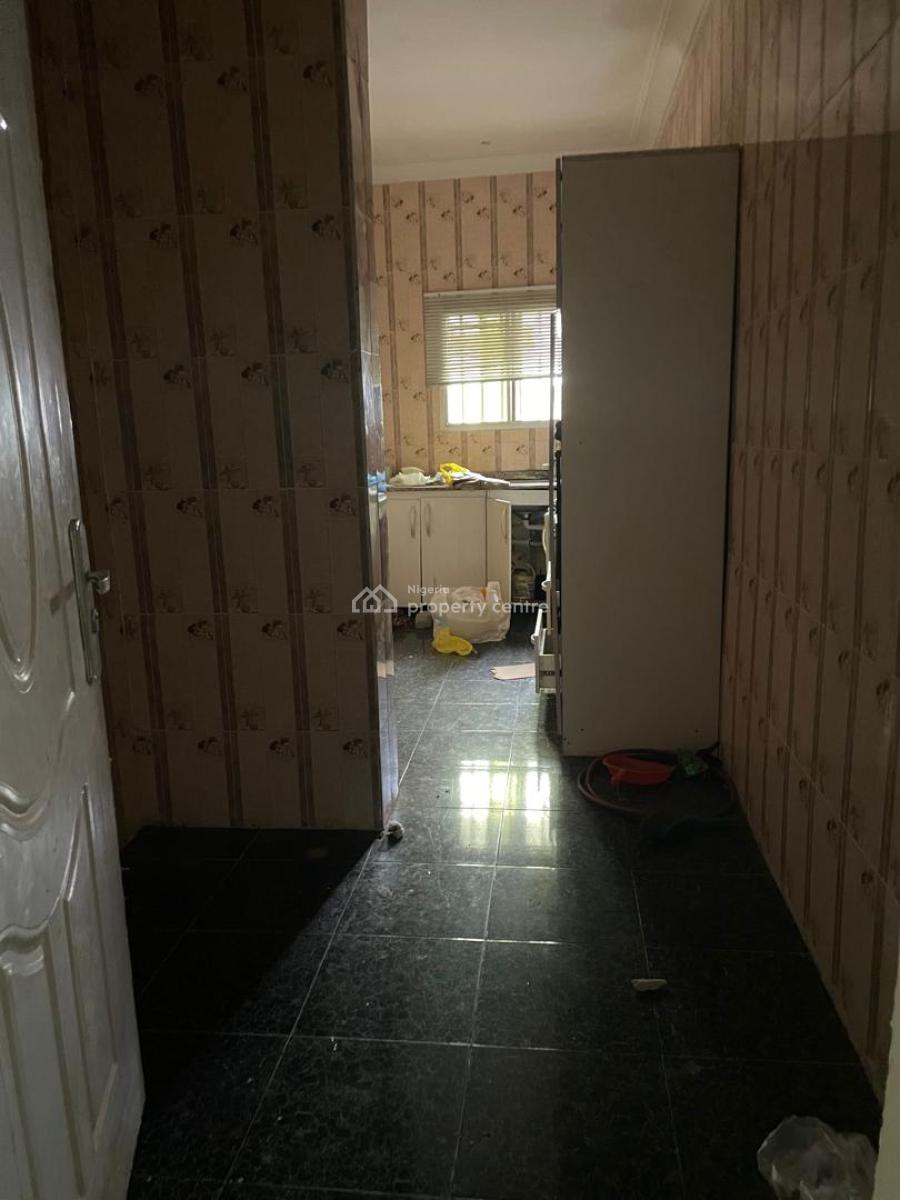 Distress 2 Bedroom Serviced Apartment, Paradise 3 Estate Chevron Drive, Lekki, Lagos, Flat / Apartment for Sale