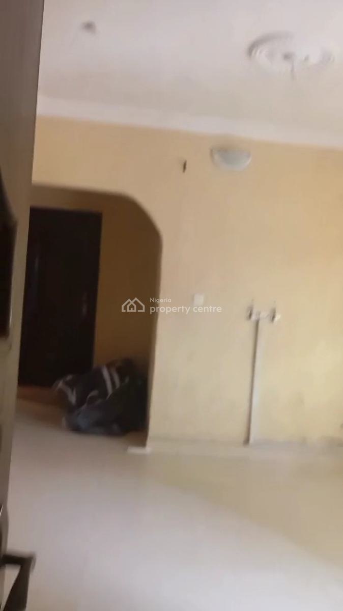 Lovely 2 Bedroom Apartment , Upstairs, Oworonshoki, Shomolu, Lagos, Flat / Apartment for Rent