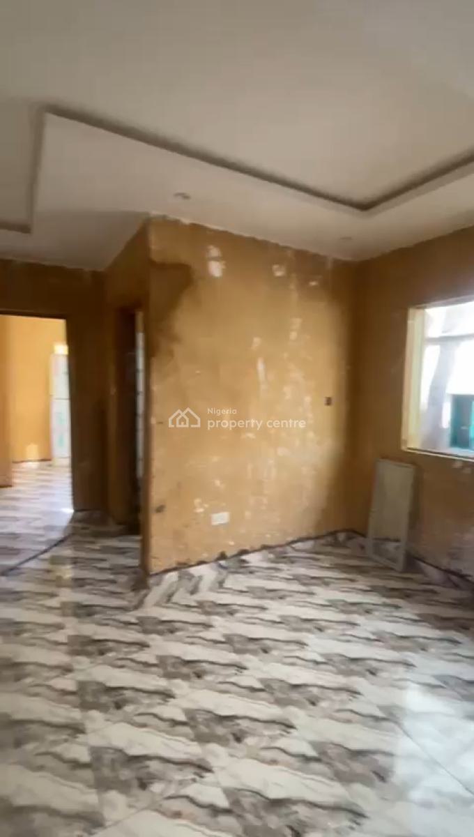 Spacious Mini Upflat. All Tilled with Kitchen Cabinets, Oworonshoki, Shomolu, Lagos, Flat / Apartment for Rent