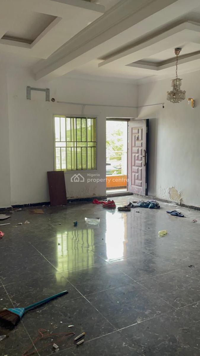 Distress 2 Bedrooms Flat, Chevron, Lekki, Lagos, Flat / Apartment for Sale