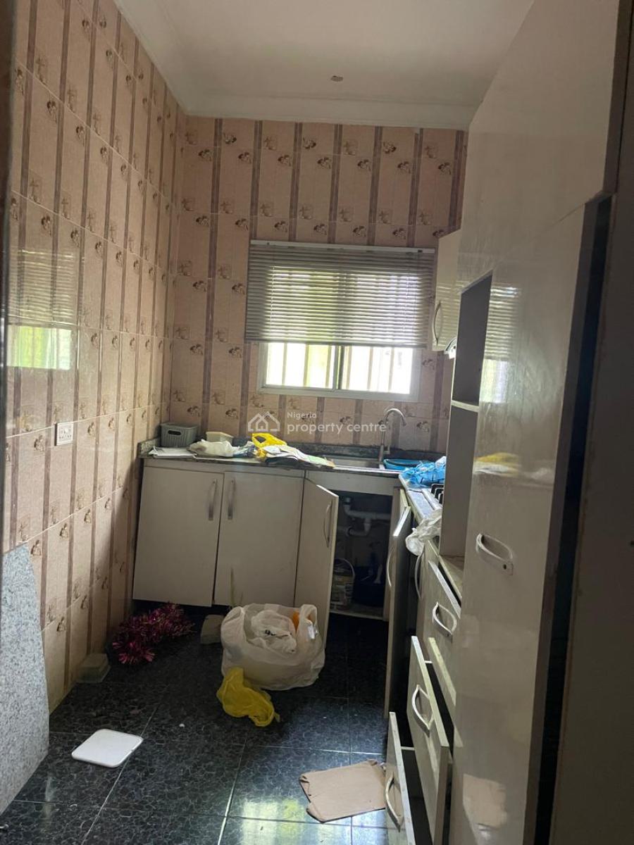 Distress 2 Bedrooms Flat, Chevron, Lekki, Lagos, Flat / Apartment for Sale