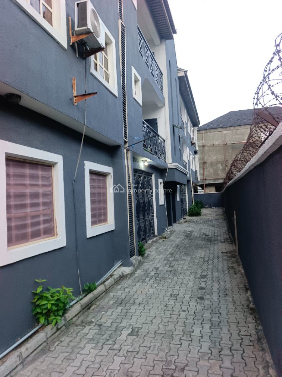 Well Maintained 3 Bedroom, Agungi, Lekki, Lagos, Flat / Apartment for Rent