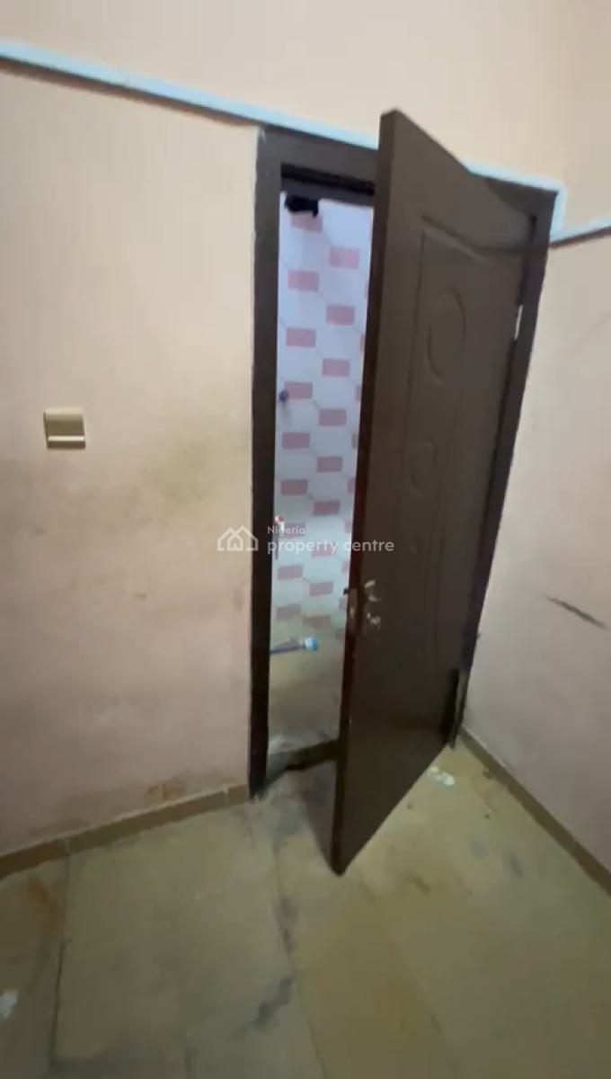 a Room Bq Downstairs in a Shared Apartment, Bera Estate, Chevron, Lekki, Lagos, Flat / Apartment for Rent