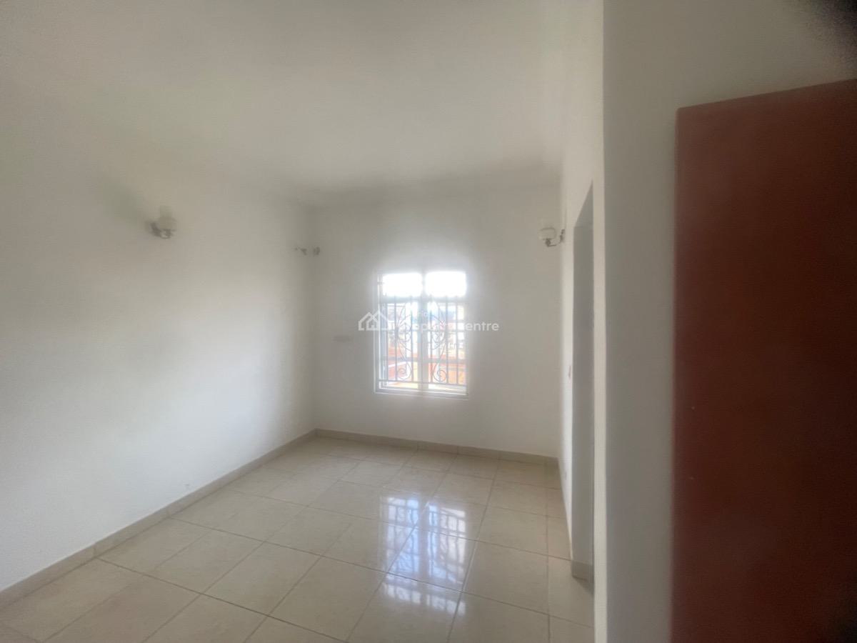 Clean and Spacious 3 Bedrooms Flap with Bq, Abuja, Wuye, Abuja, Block of Flats for Sale