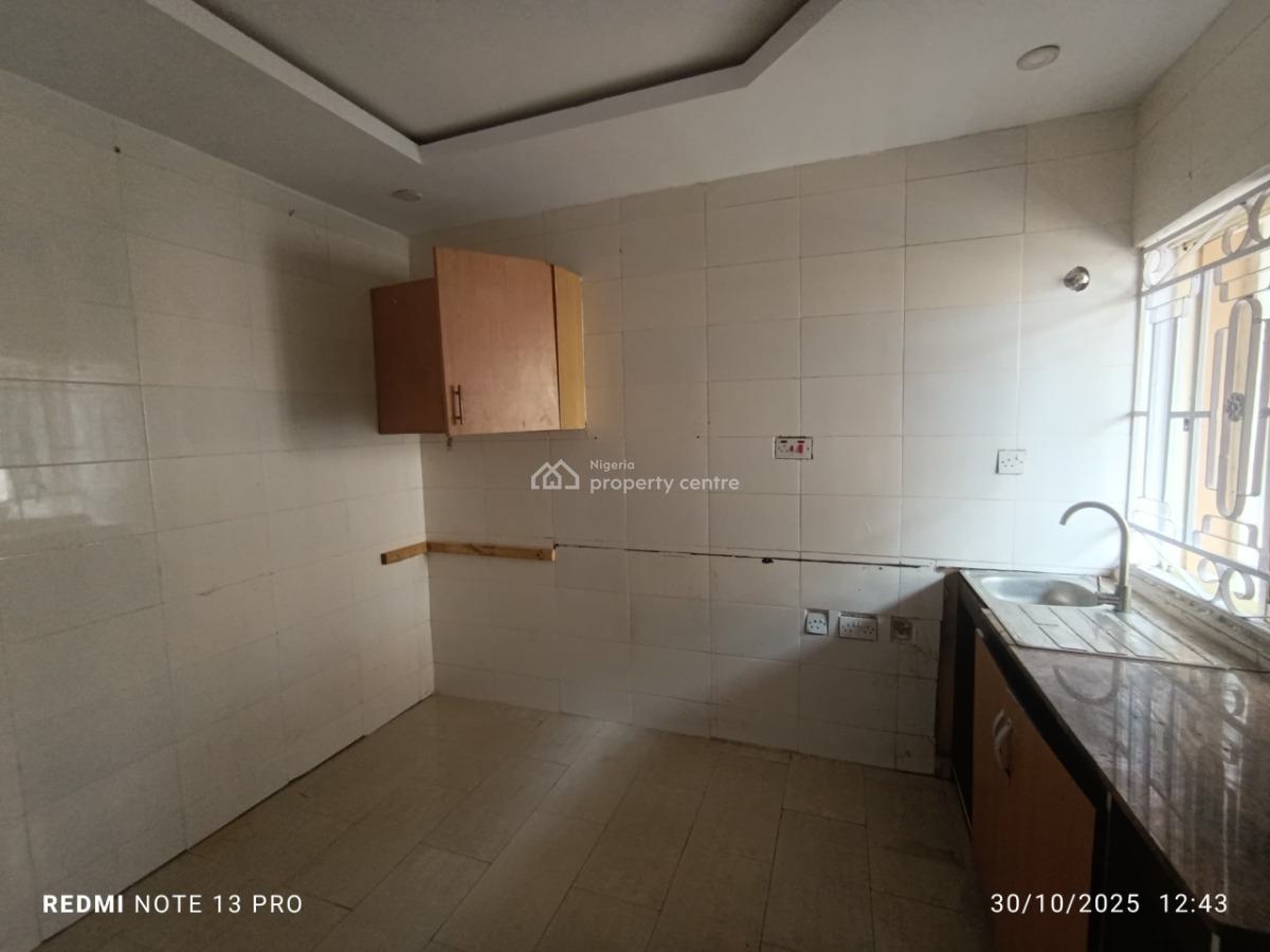 Clean 2 Bedroom Apartment, Lekki Right Hand Side, Lekki Phase 1, Lekki, Lagos, Flat / Apartment for Rent
