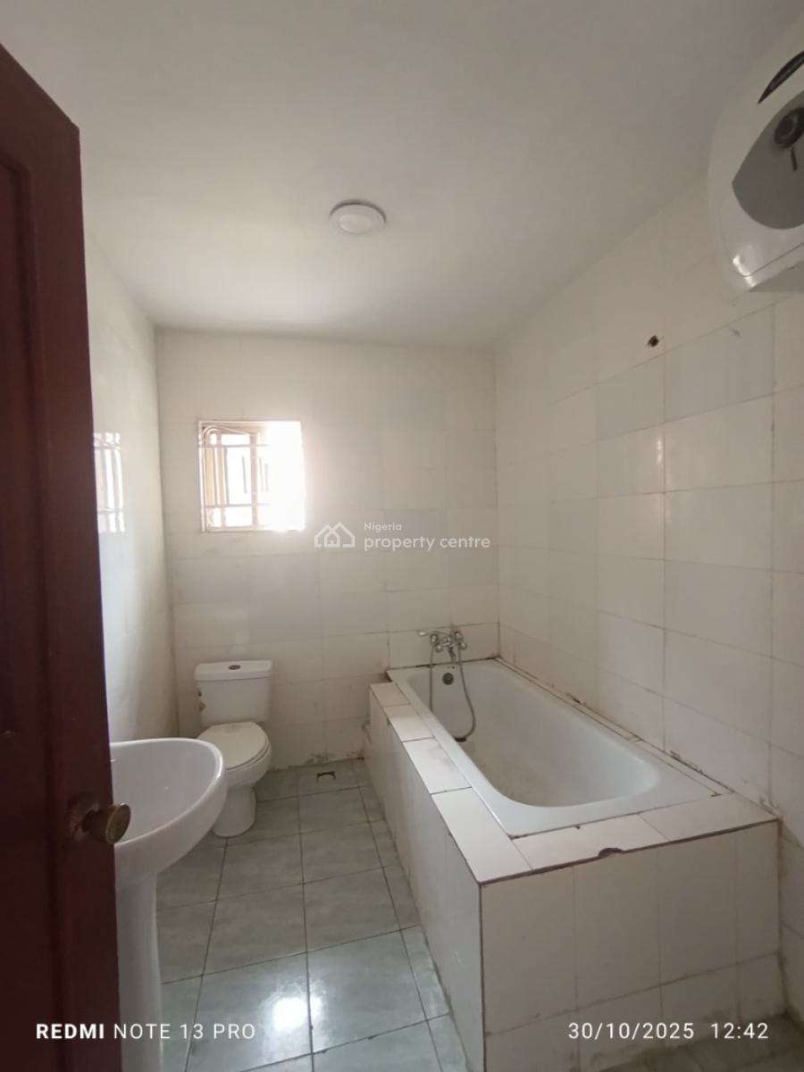 Clean 2 Bedroom Apartment, Lekki Right Hand Side, Lekki Phase 1, Lekki, Lagos, Flat / Apartment for Rent