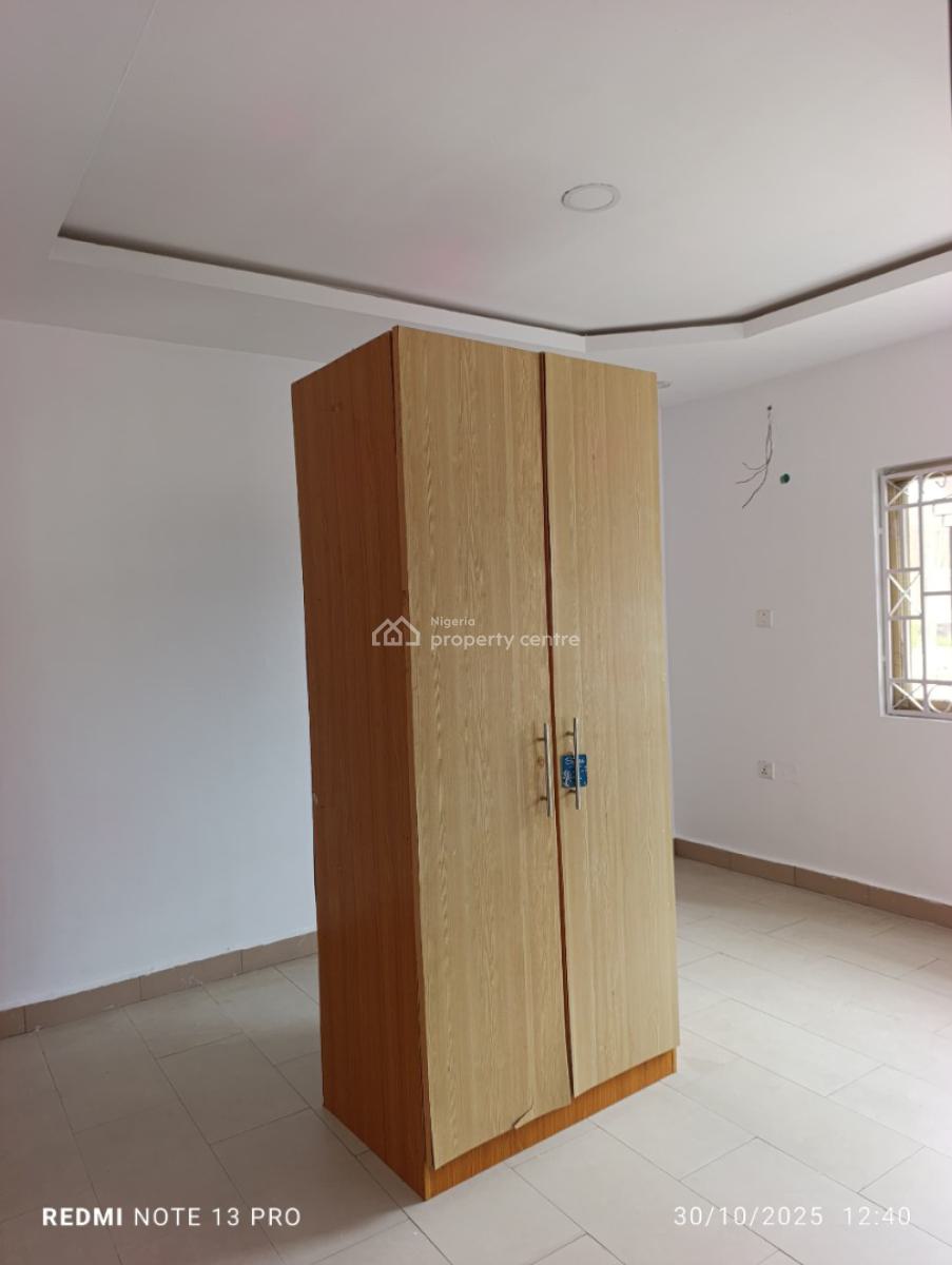 Clean 2 Bedroom Apartment, Lekki Right Hand Side, Lekki Phase 1, Lekki, Lagos, Flat / Apartment for Rent