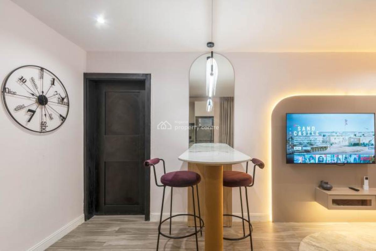 a Spacious Luxury 1 Bedroom with Ps5, Balcony & Snooker Board, Lekki Phase 1, Lekki, Lagos, Flat / Apartment Short Let