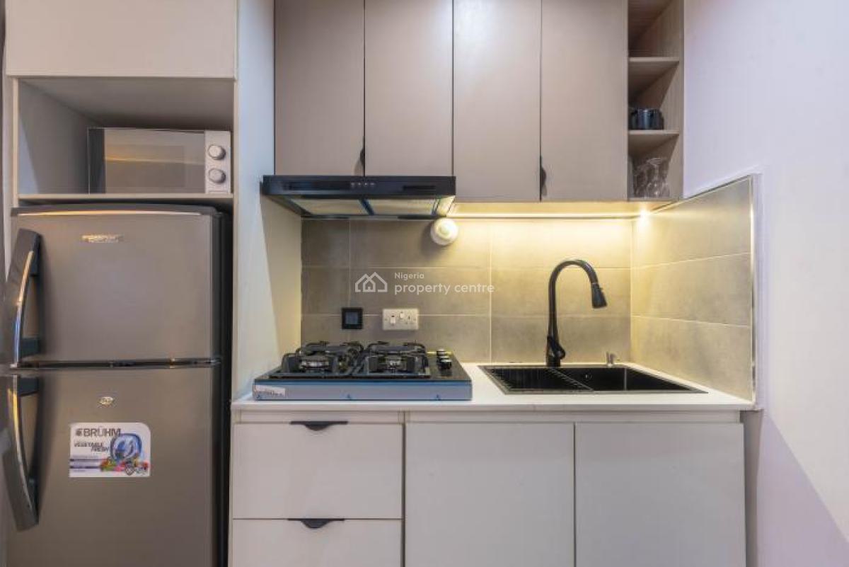 a Spacious Luxury 1 Bedroom with Ps5, Balcony & Snooker Board, Lekki Phase 1, Lekki, Lagos, Flat / Apartment Short Let