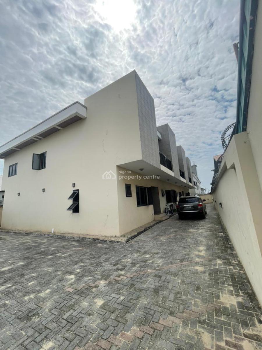 Now Available; Well Renovated  3 Bedroom Terrace Duplex, Off Mobil Road, Ilaje, Ajah, Lagos, Terraced Duplex for Rent