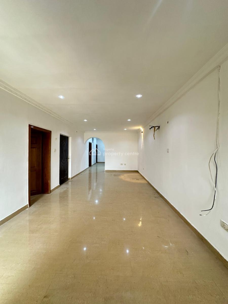 Neatly Built 3 Bedroom Apartment, Lekki Phase 1, Lekki, Lagos, Flat / Apartment for Rent