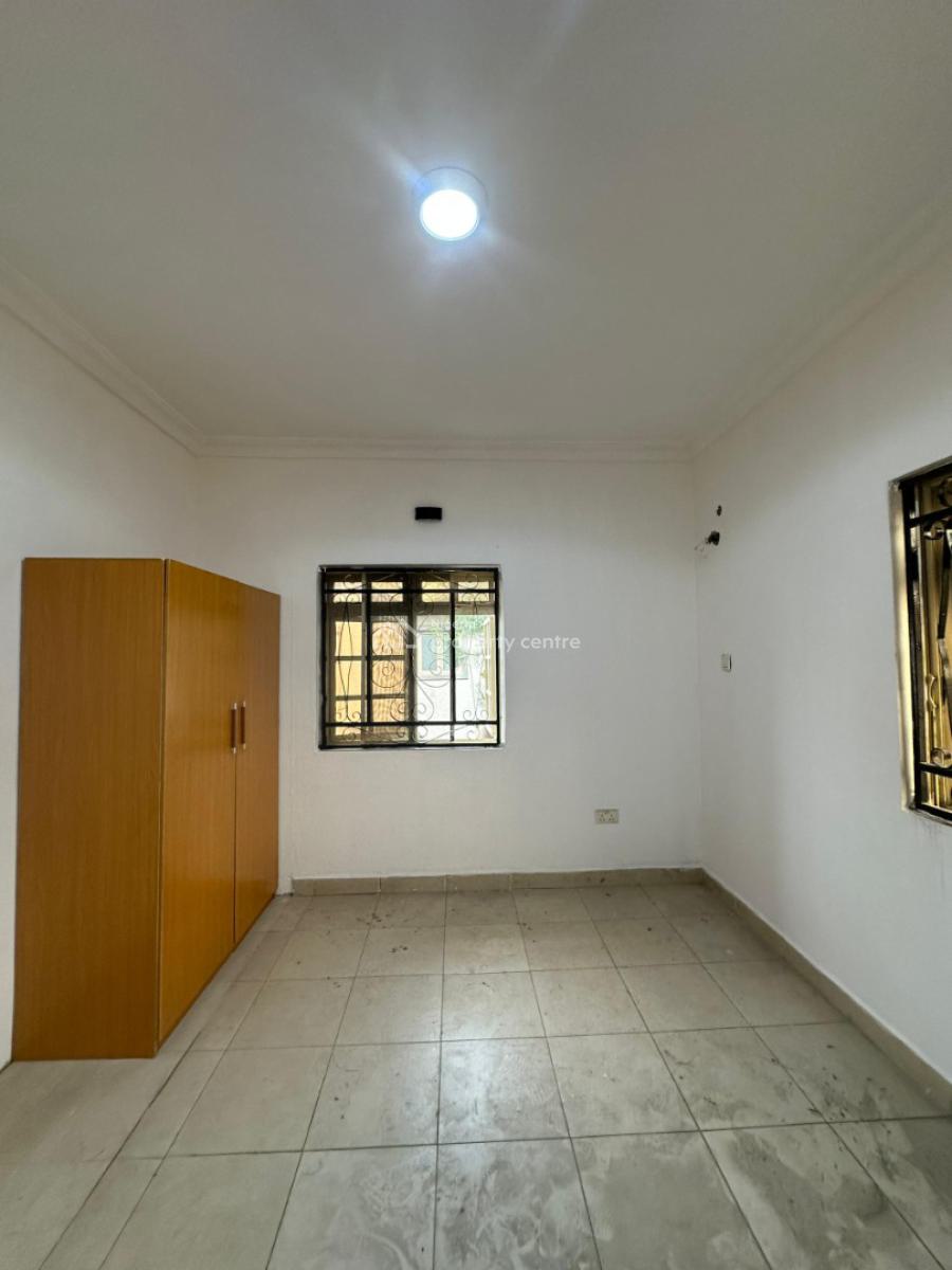 Neatly Built 3 Bedroom Apartment, Lekki Phase 1, Lekki, Lagos, Flat / Apartment for Rent