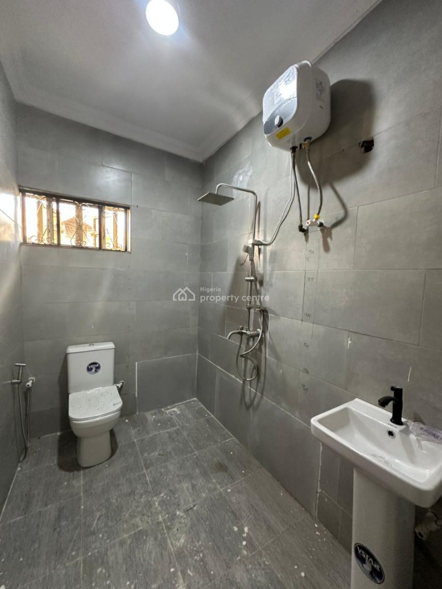 Neatly Built 3 Bedroom Apartment, Lekki Phase 1, Lekki, Lagos, Flat / Apartment for Rent