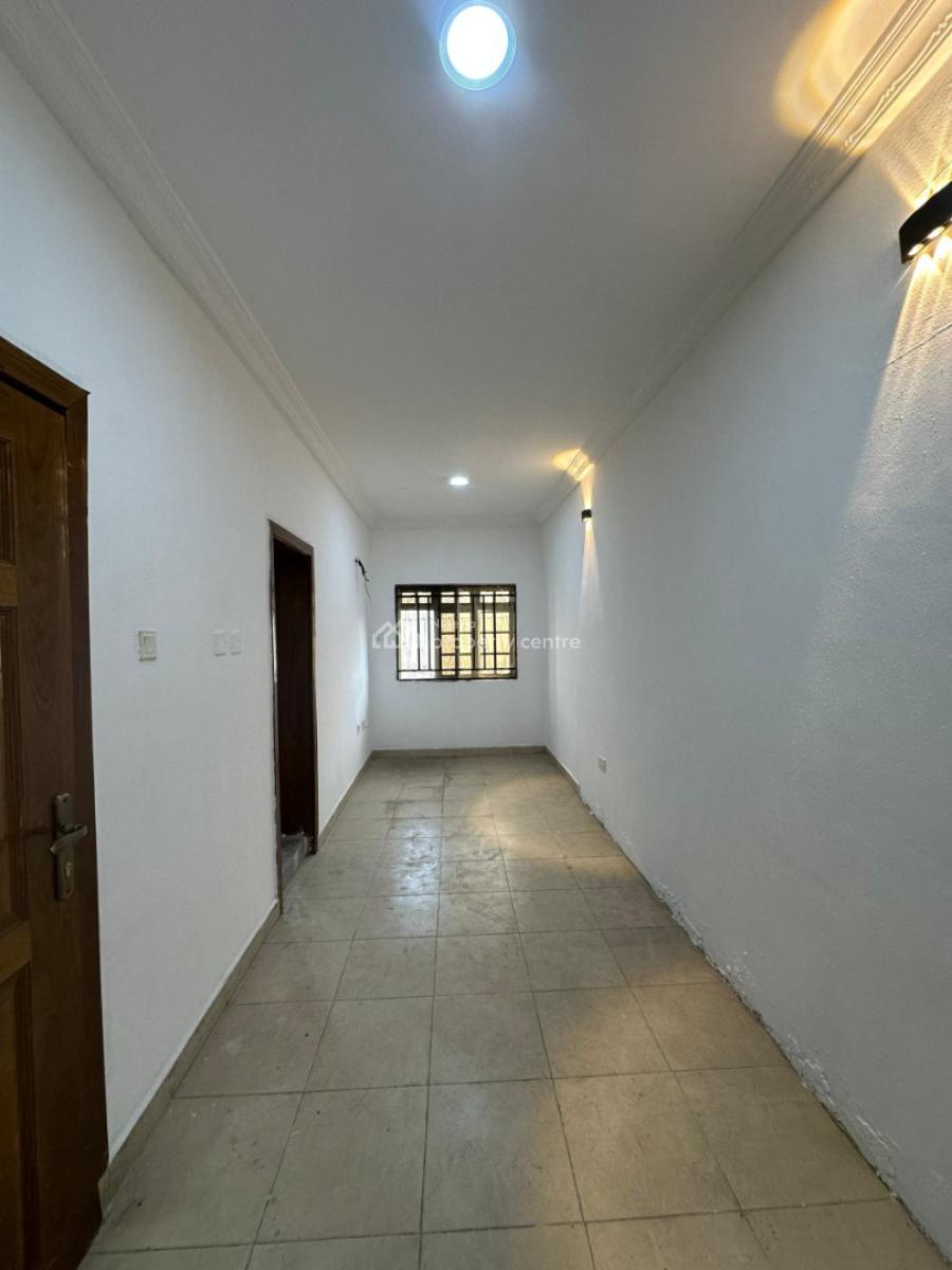 Neatly Built 3 Bedroom Apartment, Lekki Phase 1, Lekki, Lagos, Flat / Apartment for Rent