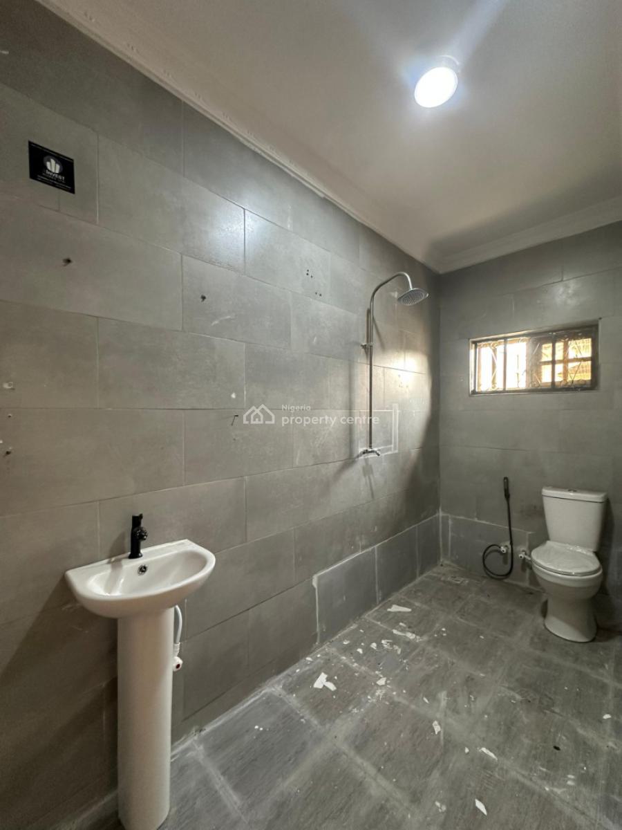 Neatly Built 3 Bedroom Apartment, Lekki Phase 1, Lekki, Lagos, Flat / Apartment for Rent