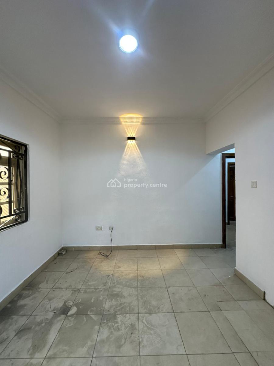 Neatly Built 3 Bedroom Apartment, Lekki Phase 1, Lekki, Lagos, Flat / Apartment for Rent