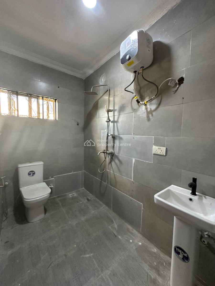 Neatly Built 3 Bedroom Apartment, Lekki Phase 1, Lekki, Lagos, Flat / Apartment for Rent