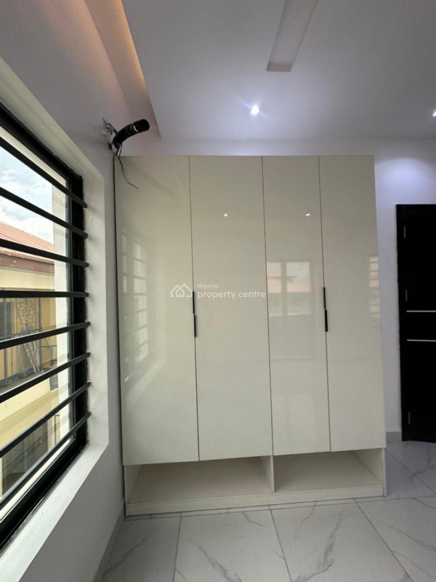 Luxury 3bedroom Apartment, Lekki Phase 1, Lekki, Lagos, Flat / Apartment for Sale