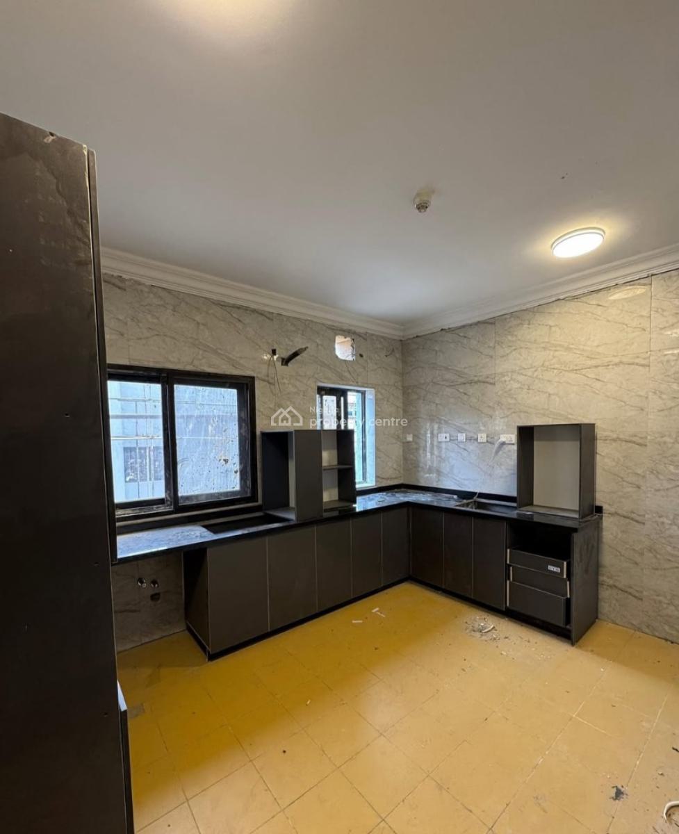 Brand New and Serviced with 24/7 Power Supply 2 Bedroom En-suite Flat., Lekki Phase 1, Lekki, Lagos, Flat / Apartment for Rent