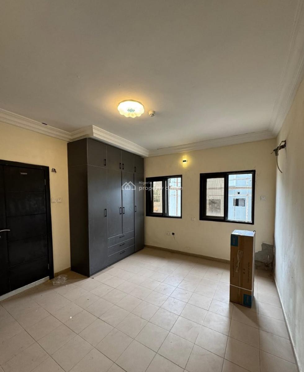 Brand New and Serviced with 24/7 Power Supply 2 Bedroom En-suite Flat., Lekki Phase 1, Lekki, Lagos, Flat / Apartment for Rent