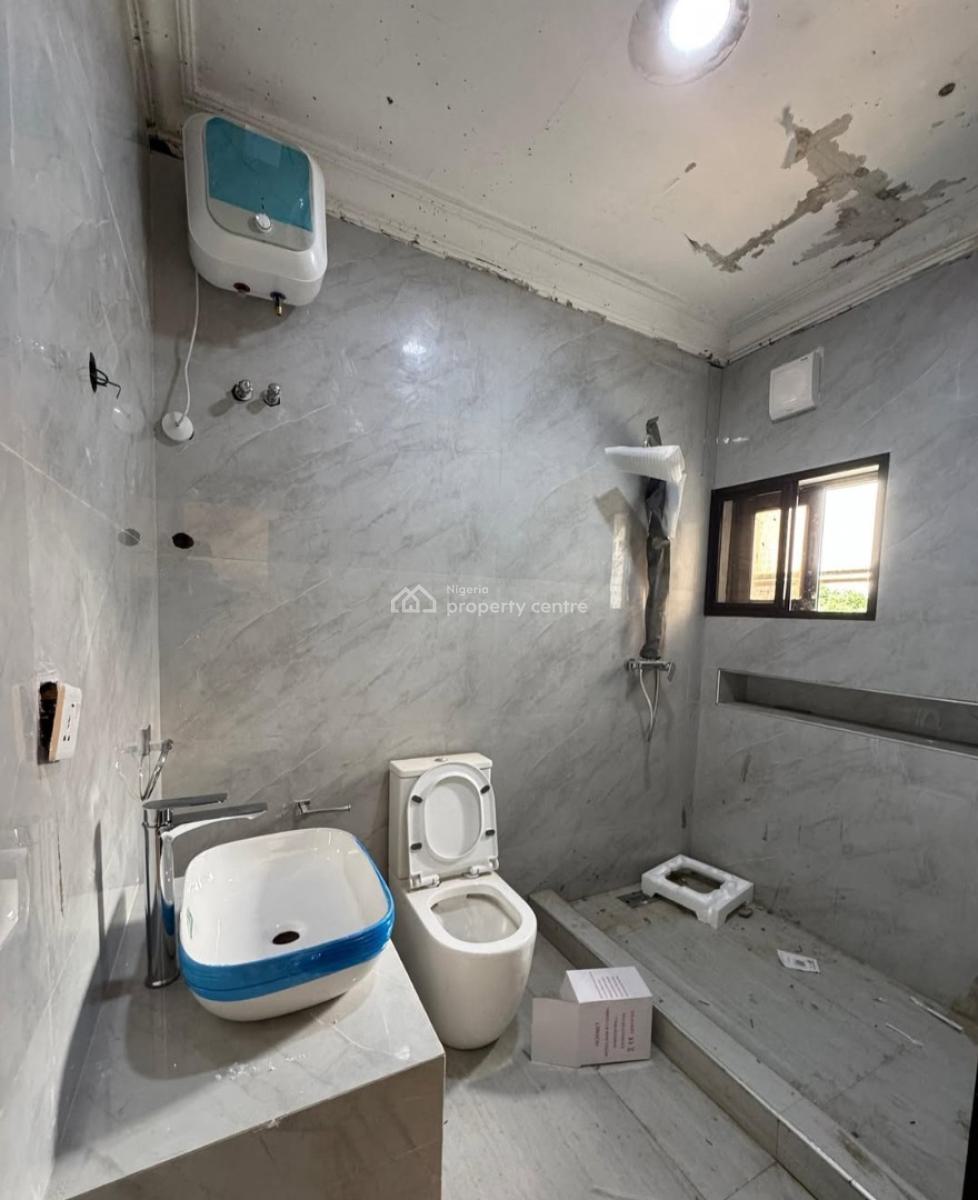 Brand New and Serviced with 24/7 Power Supply 2 Bedroom En-suite Flat., Lekki Phase 1, Lekki, Lagos, Flat / Apartment for Rent