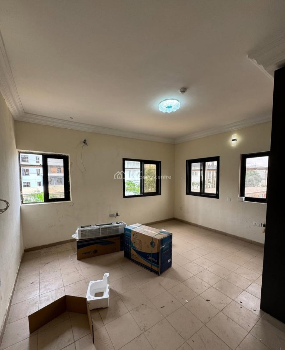 Brand New and Serviced with 24/7 Power Supply 2 Bedroom En-suite Flat., Lekki Phase 1, Lekki, Lagos, Flat / Apartment for Rent