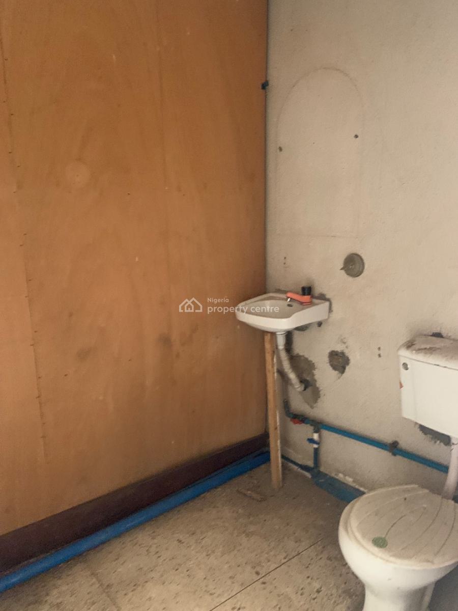 Well Maintained and Spacious Office Space Well Maintained and Spacious, Off Isheri Road, Ojodu Berger, Ojodu, Lagos, Office Space for Rent