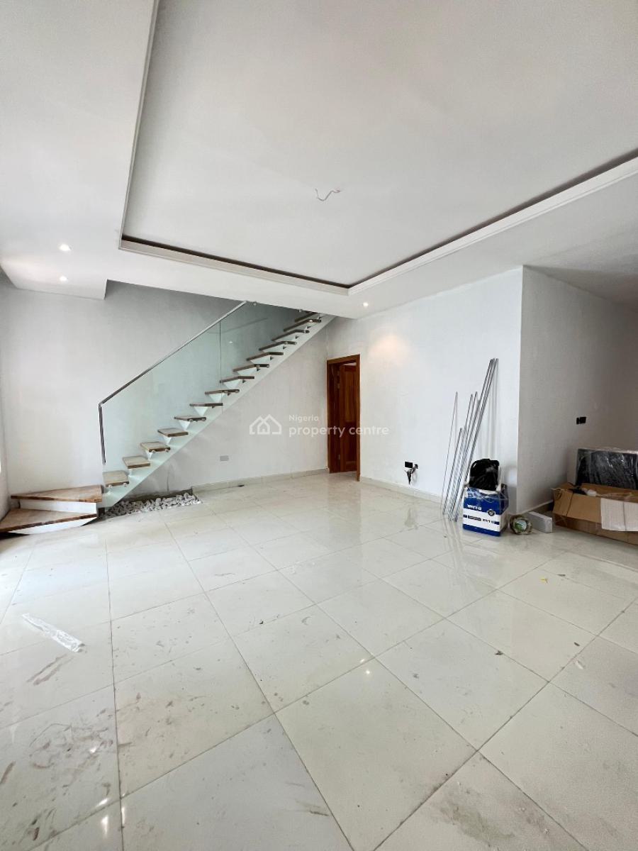 Luxurious 2 Bedroom Maisonette Apartment, Lekki Phase 1, Lekki, Lagos, Flat / Apartment for Sale