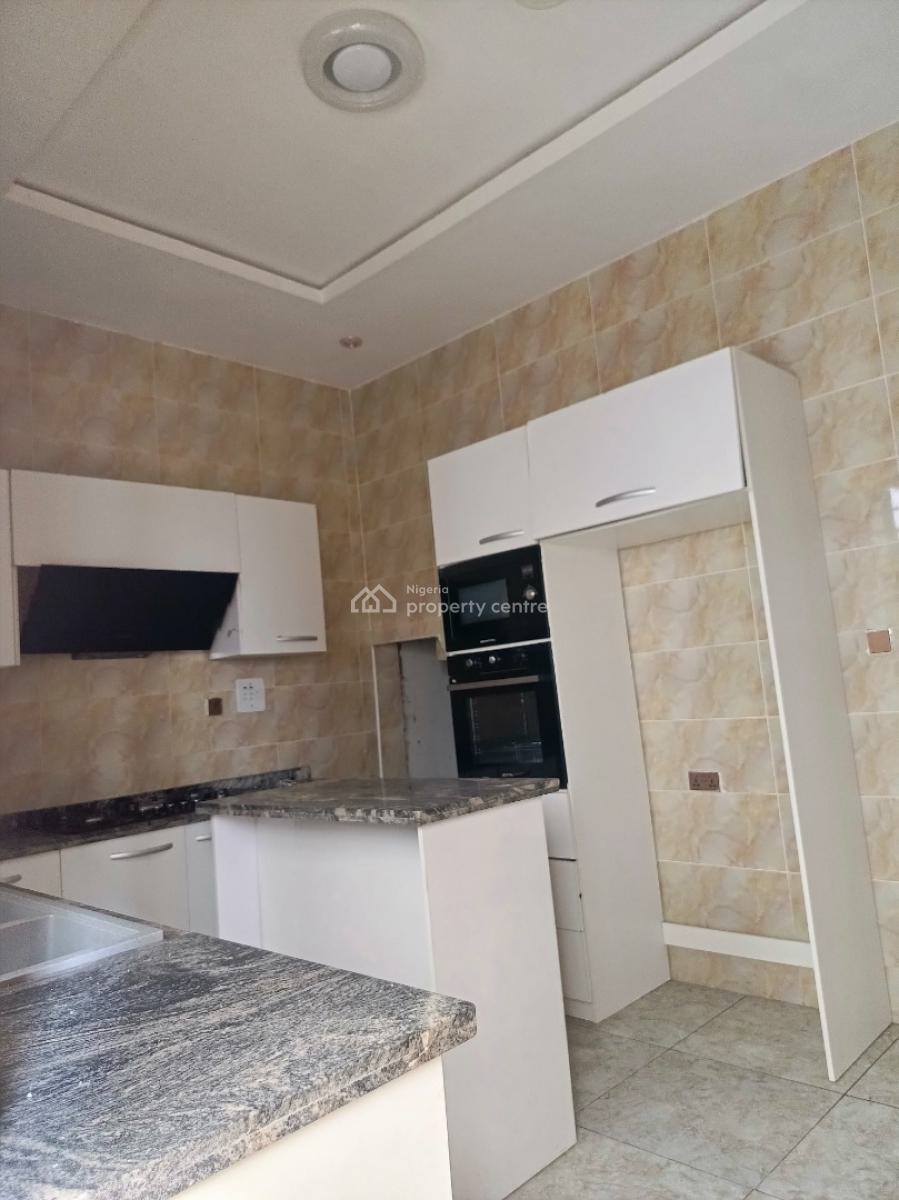 Single Room Upstairs in a Shared Apartment, Orchid Road By The Roundabout, Lekki, Lagos, Flat / Apartment for Rent