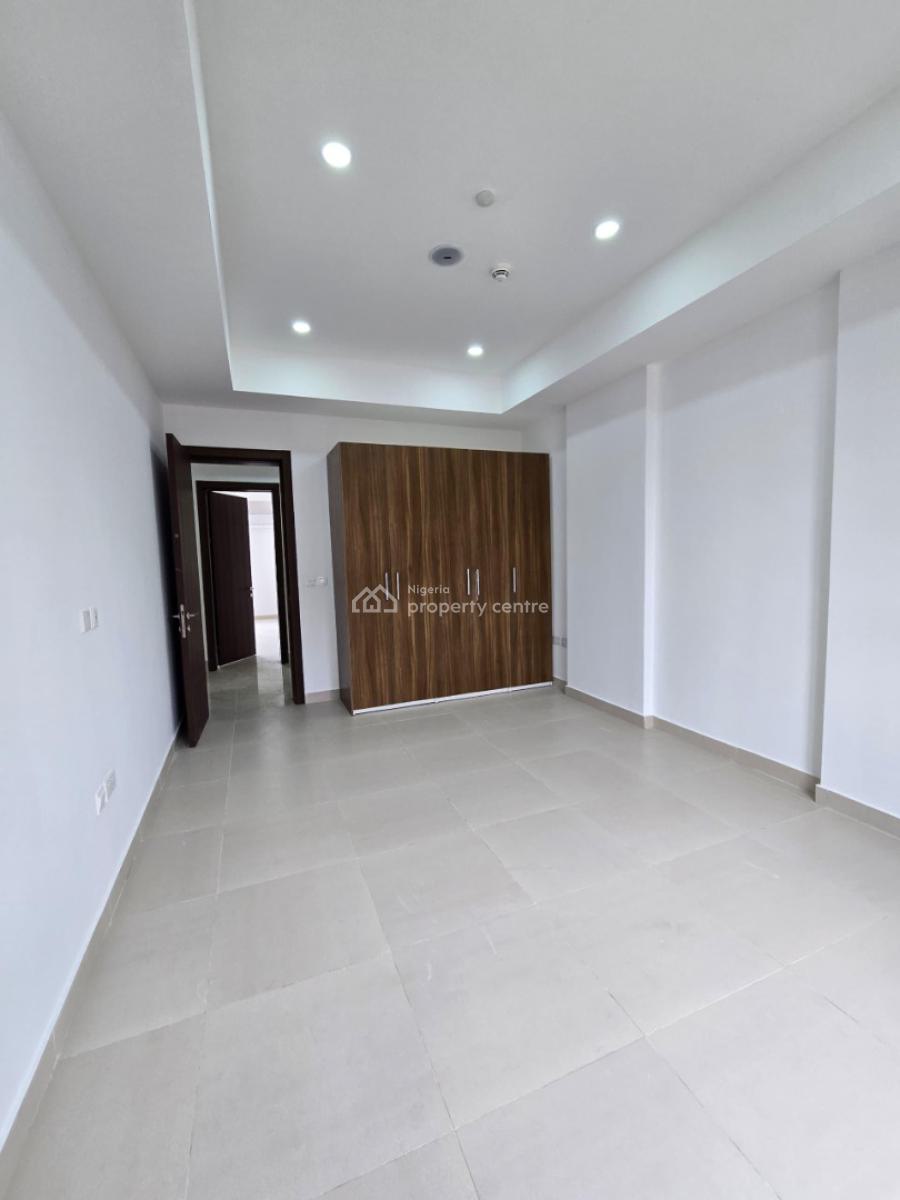 Luxurious and Spacious 3 Bedroom Apartment in a Secure Estate, Lekki Phase 1, Lekki, Lagos, Flat / Apartment for Sale