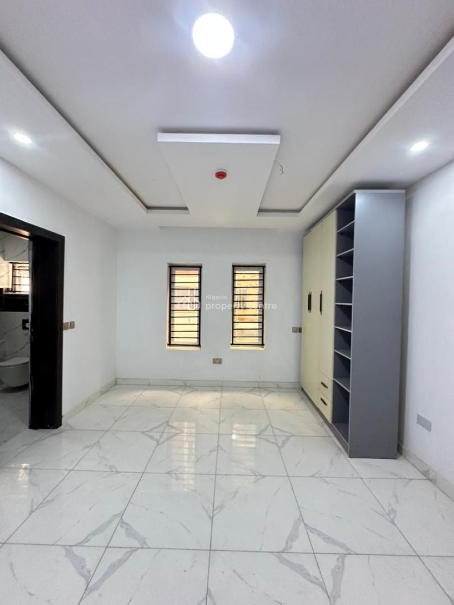 2 Bedroom Flat + Bq, Pool, Gym & Elevator, Lekki Phase 1, Lekki, Lagos, Flat / Apartment for Sale