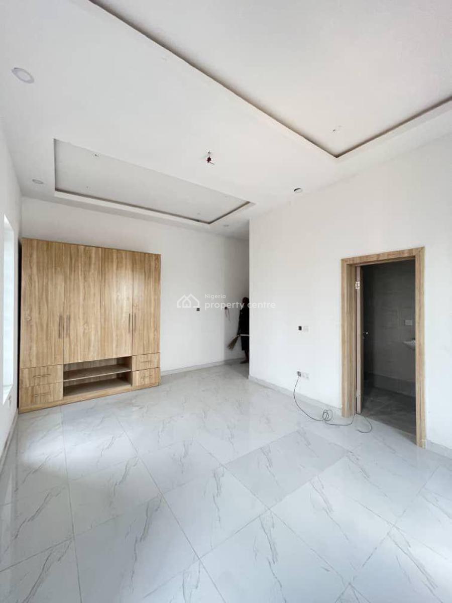 Eye Catchy 3 Bedroom Apartment, Yaba, Lagos, Flat / Apartment for Sale