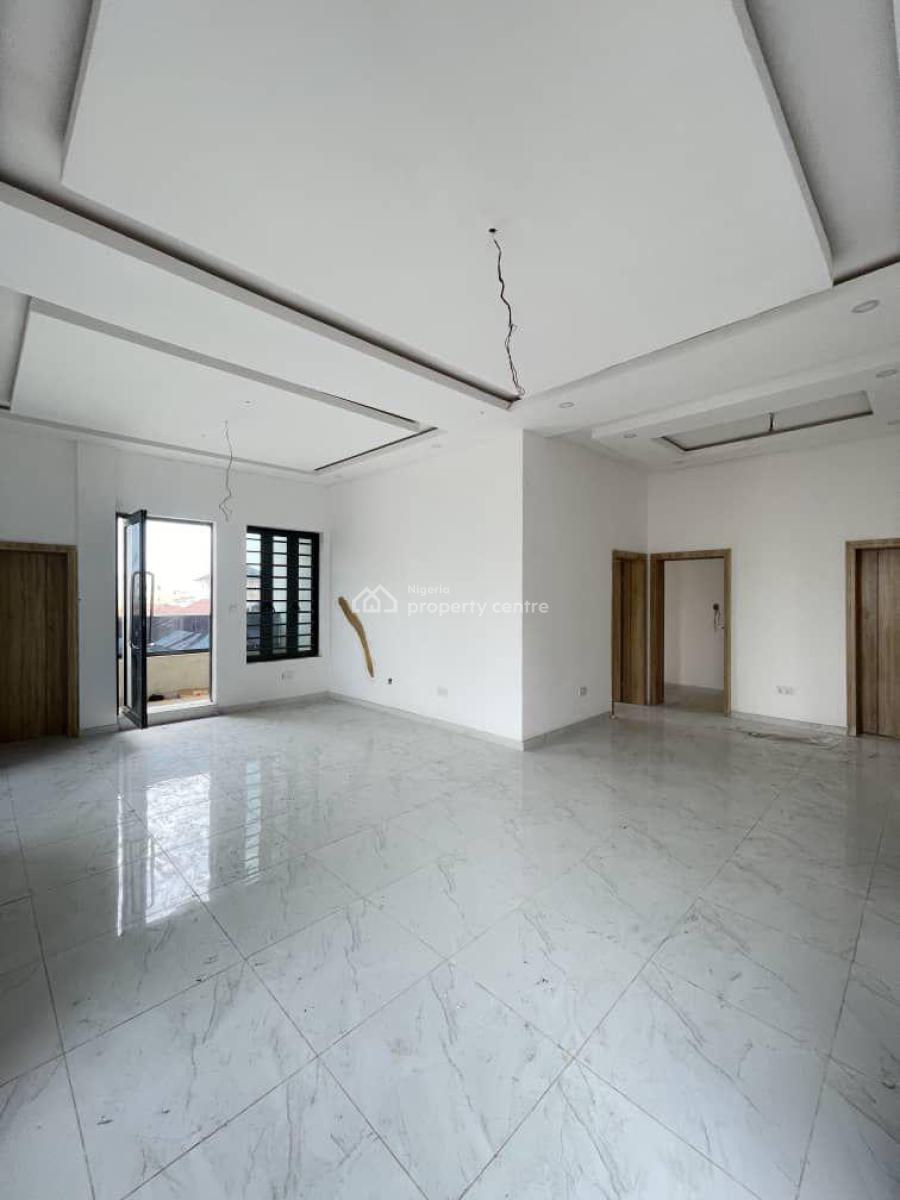 Eye Catchy 3 Bedroom Apartment, Yaba, Lagos, Flat / Apartment for Sale