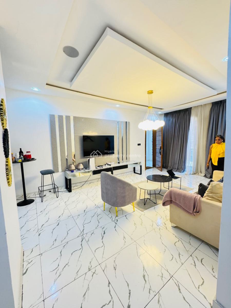 Distress Spacious 2 Bedroom Apartment, Orchid Road, Lekki, Lagos, Flat / Apartment for Sale