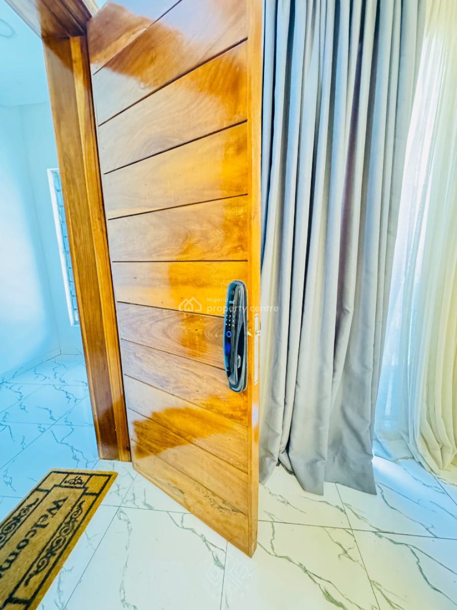 Distress Spacious 2 Bedroom Apartment, Orchid Road, Lekki, Lagos, Flat / Apartment for Sale