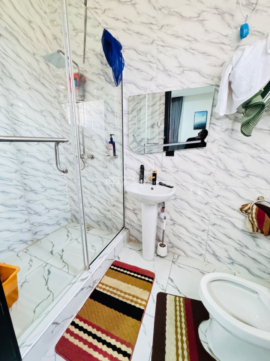 Distress Spacious 2 Bedroom Apartment, Orchid Road, Lekki, Lagos, Flat / Apartment for Sale