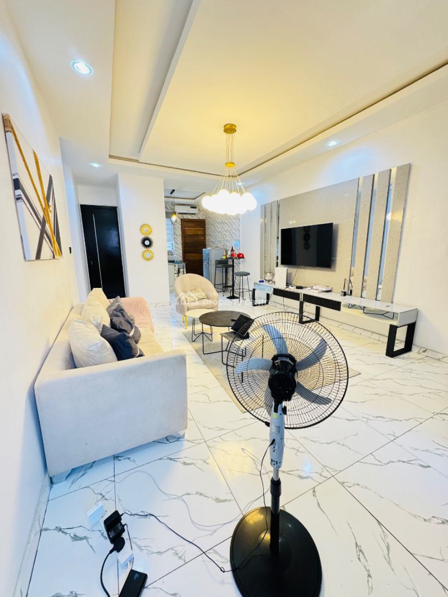 Distress Spacious 2 Bedroom Apartment, Orchid Road, Lekki, Lagos, Flat / Apartment for Sale