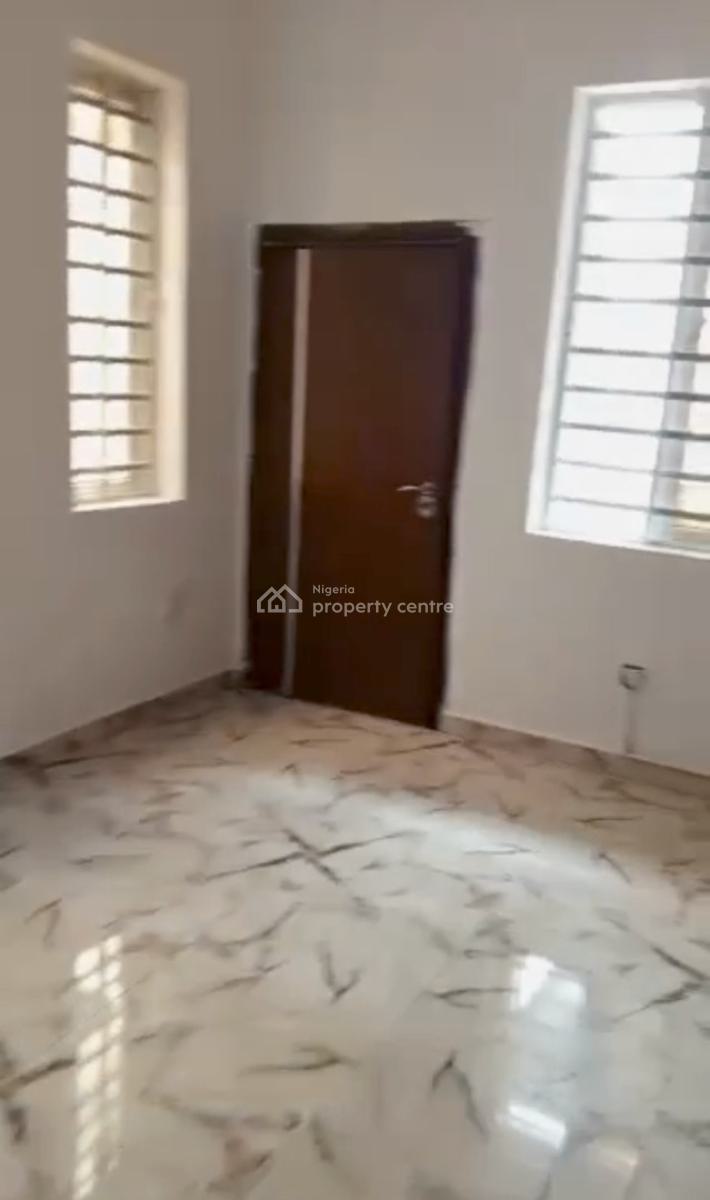 As E Dey Hot --- Distress  Luxury 4 Bedroom Semi-detached Duplex, Chevron Drive, Lekki, Lagos, Detached Duplex for Sale