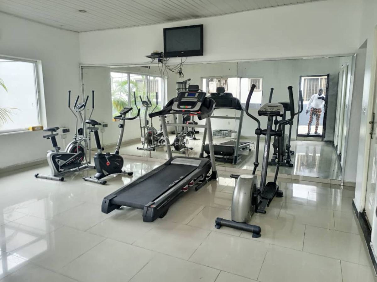 Spacious 3 Bedroom Flat Upstairs with a Room Bq, Lekki Phase 1, Lekki, Lagos, Flat / Apartment for Rent