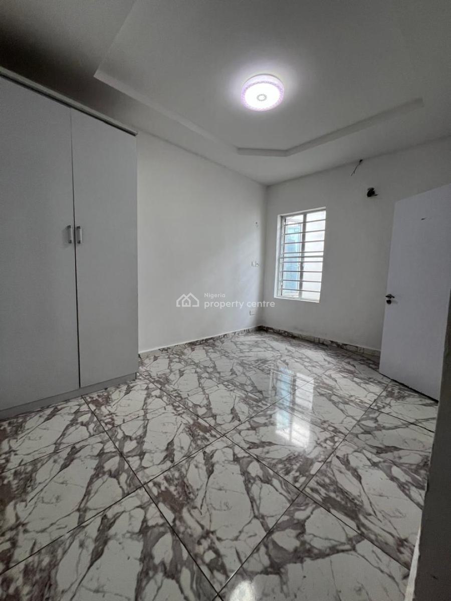 Spacious Semi Master in a Shared Apartment, Royal View Estate, Ikota, Lekki, Lagos, Flat / Apartment for Rent