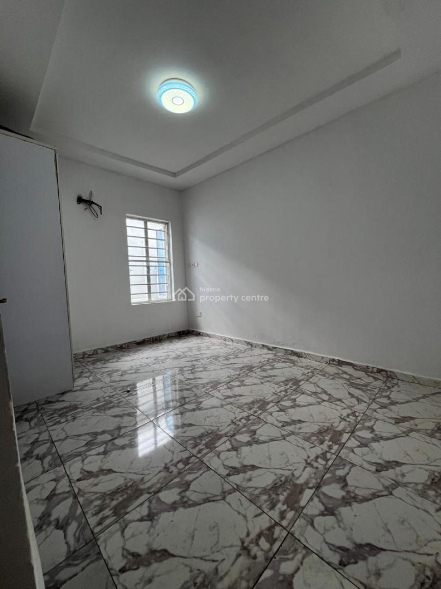 Spacious Semi Master in a Shared Apartment, Royal View Estate, Ikota, Lekki, Lagos, Flat / Apartment for Rent