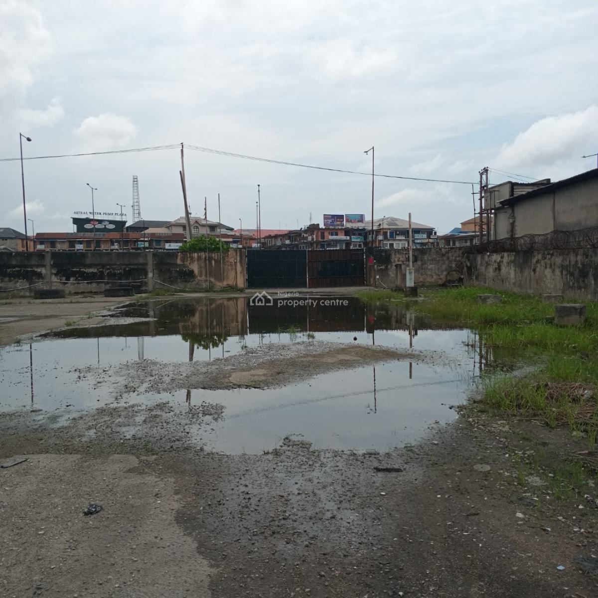 Prime Commercial Land, Coker Market Road / Lagos-badagry Expressway, Coker, Surulere, Lagos, Commercial Land for Sale