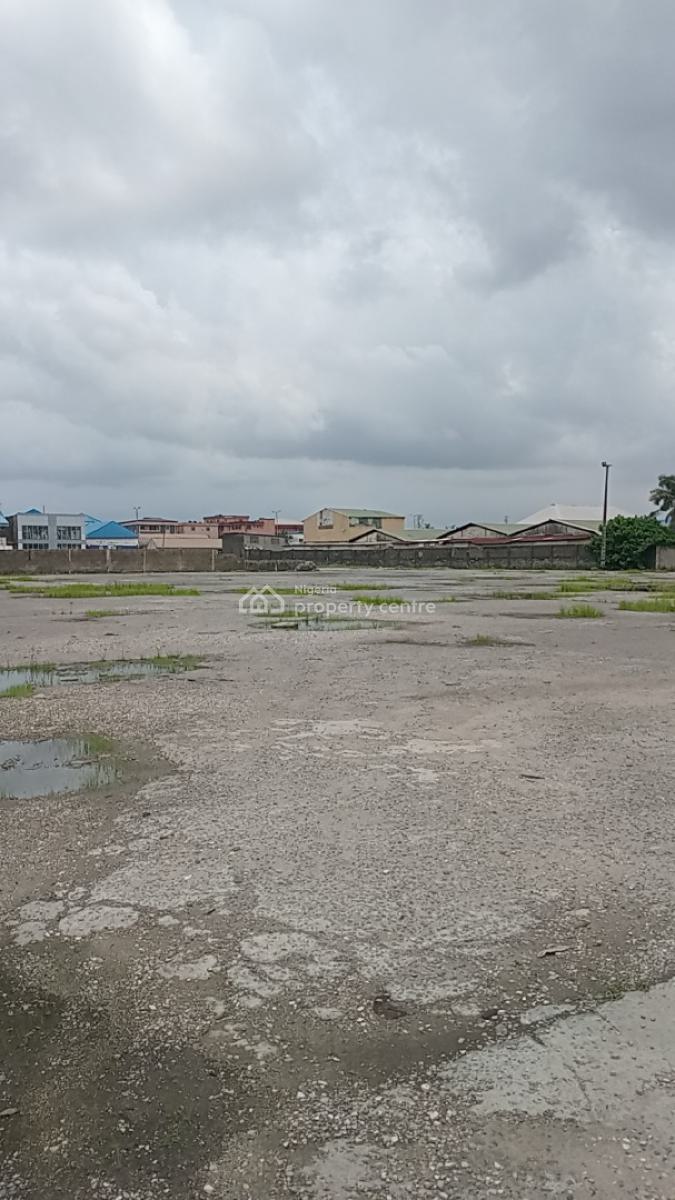 Prime Commercial Land, Coker Market Road / Lagos-badagry Expressway, Coker, Surulere, Lagos, Commercial Land for Sale