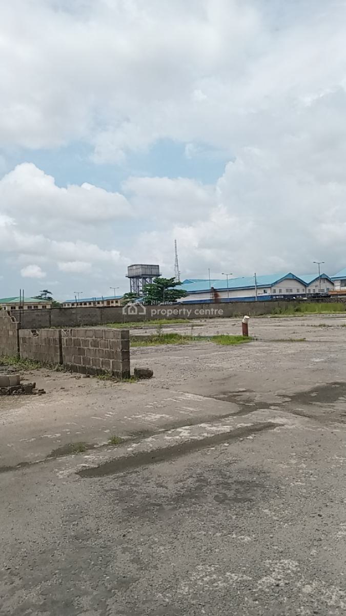 Prime Commercial Land, Coker Market Road / Lagos-badagry Expressway, Coker, Surulere, Lagos, Commercial Land for Sale